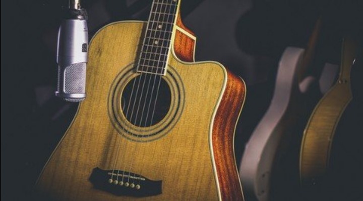 Udemy 8 Pop Songs for Finger-Style Guitar [TUTORiAL]